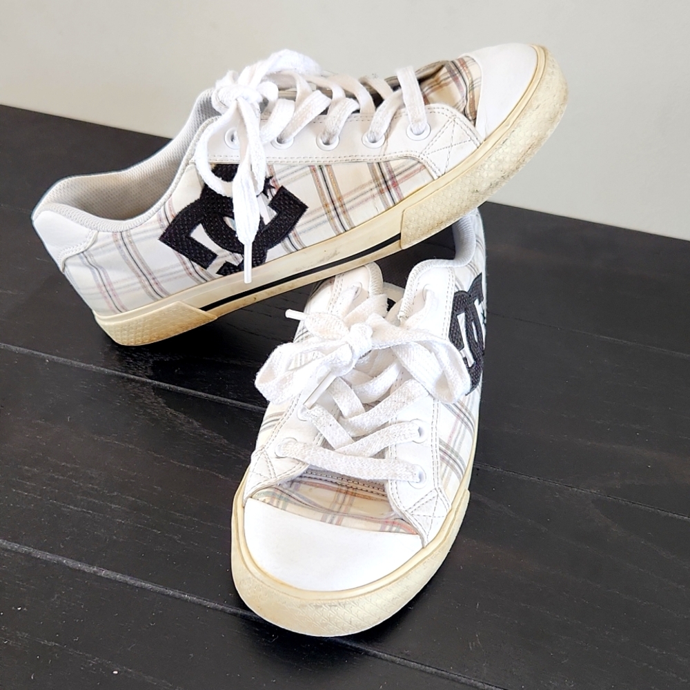 Women's DC shoes size 9